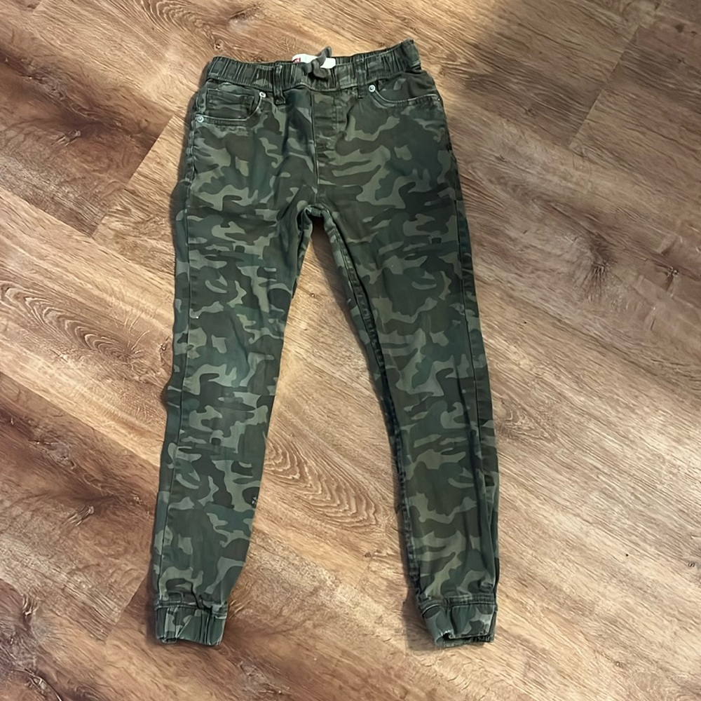 Boys Levi’s camo pants size 12